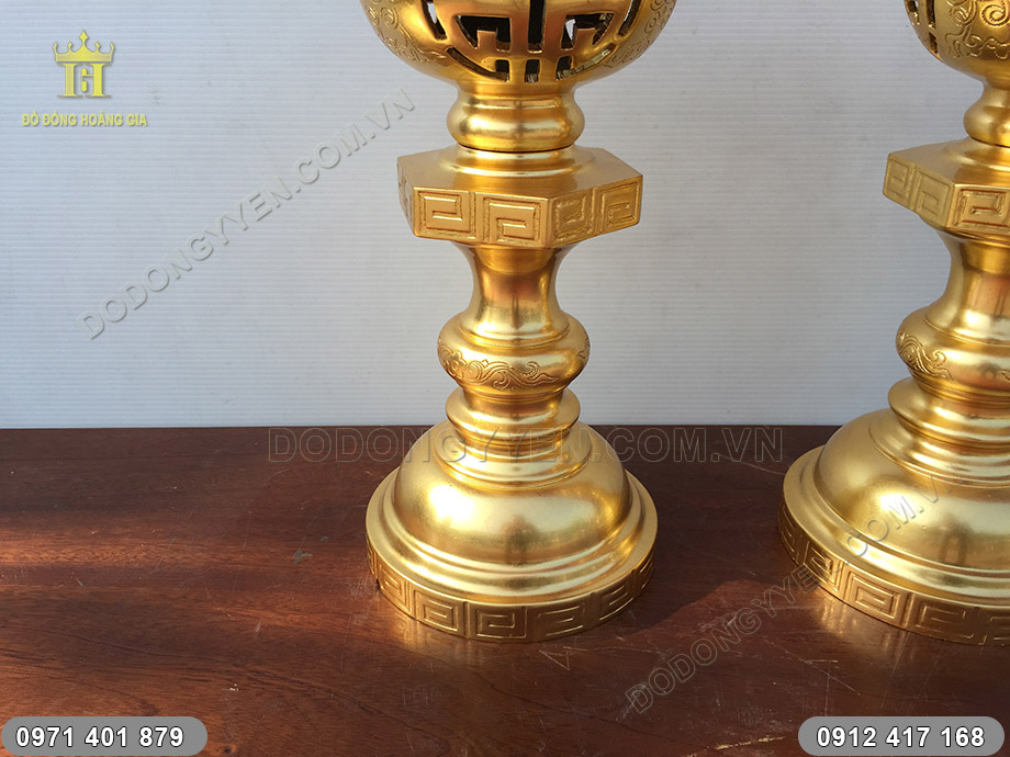 đ&egrave;n đồng thờ c&uacute;ng d&aacute;t v&agrave;ng